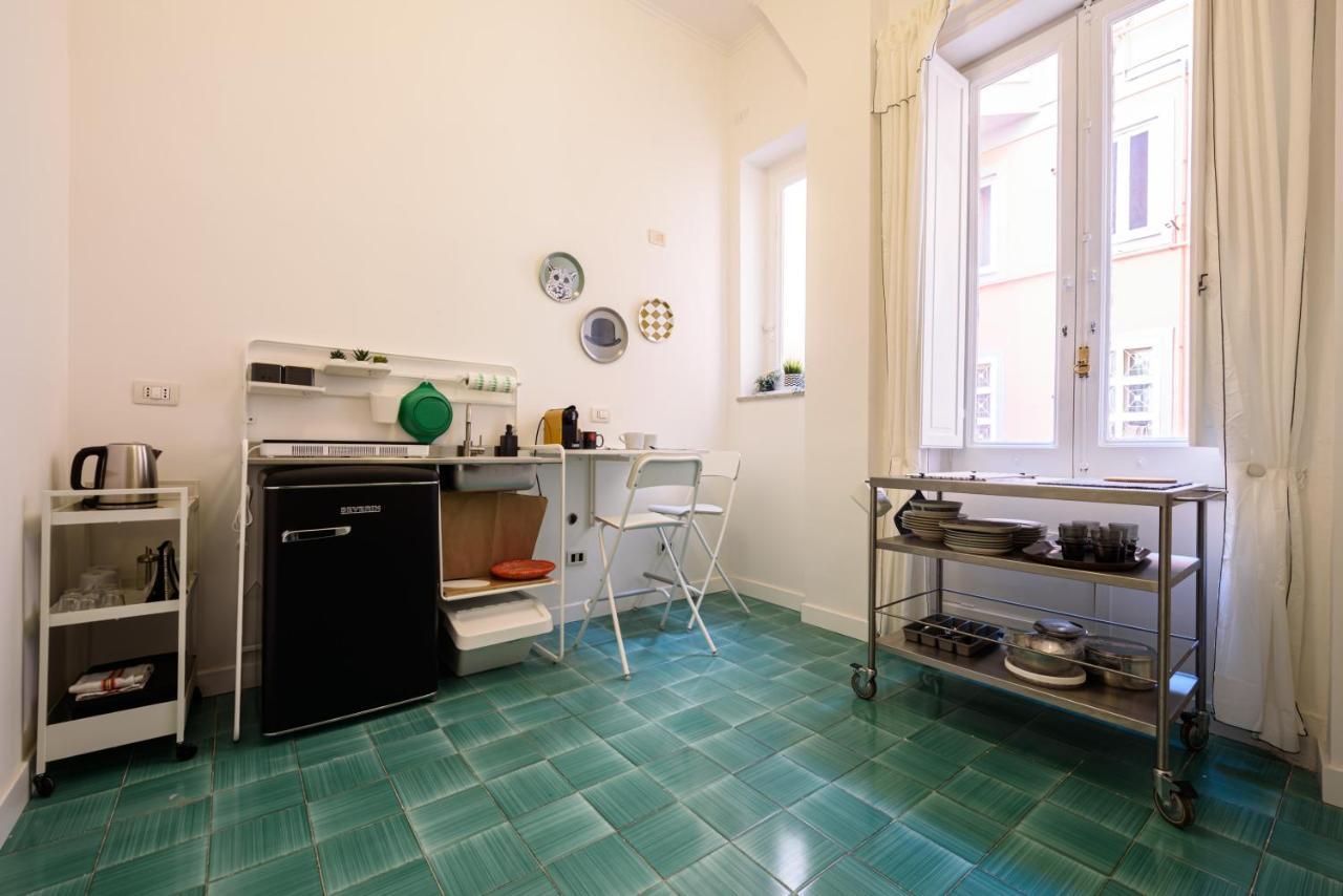 Largo Vasto A Chiaia 82 Appartement